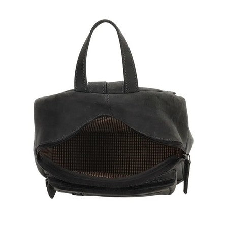 Rucksack aus Leder in Schwarz mit Reißverschluss und Vortasche