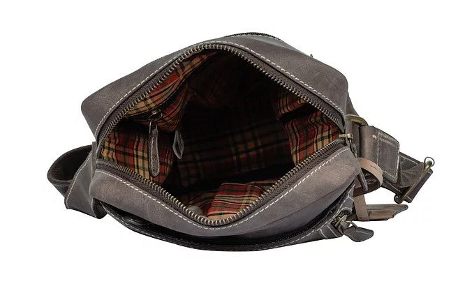 Umhängetasche aus Leder in Braun mit Vortasche und Reißverschluss