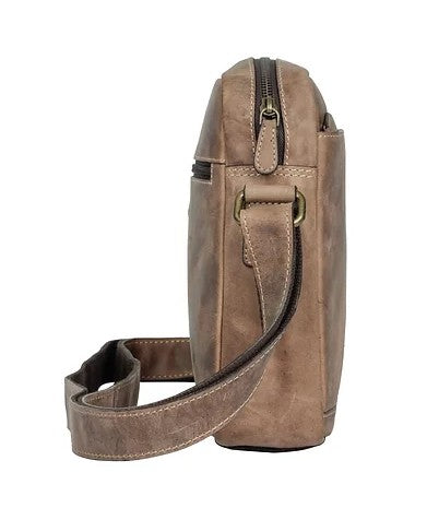 Umhängetasche aus Leder in Cognac mit Vortasche und Reißverschluss
