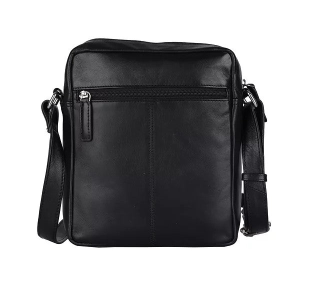 Umhängetasche aus Leder in Schwarz mit Reißverschluss und Vortasche