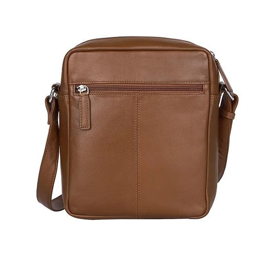 Umhängetasche aus Leder in Cognac mit Reißverschluss und Vortasche