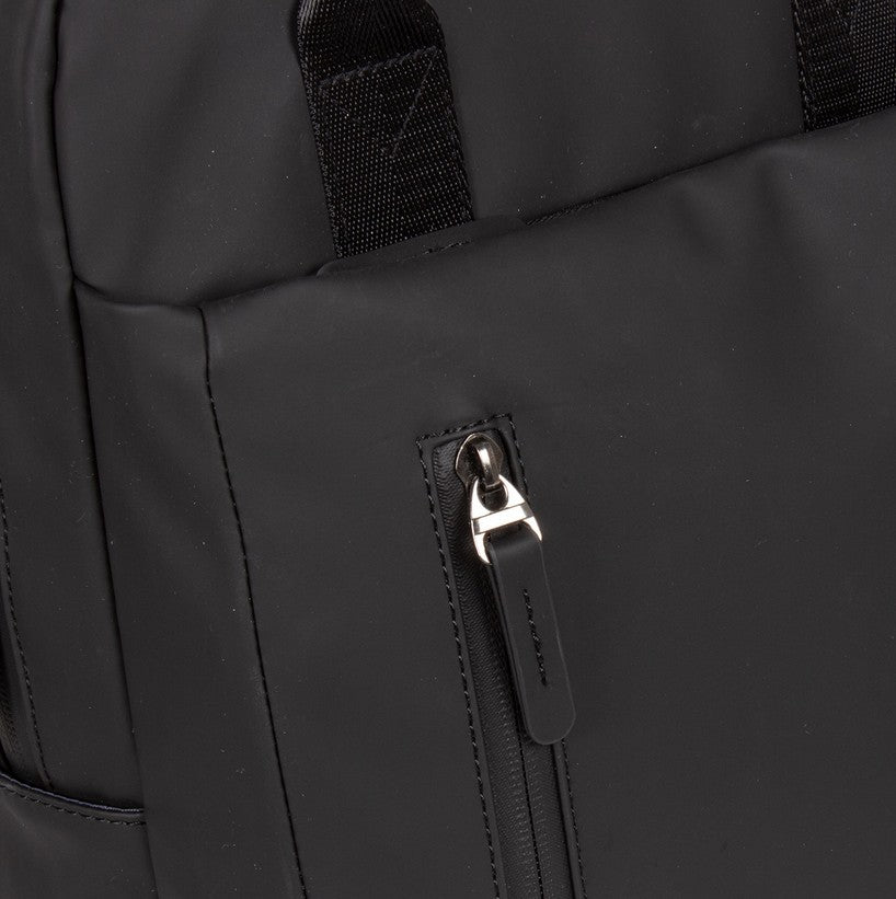 Laptoprucksack 9L in Schwarz mit verschweißten Reißverschlüssen