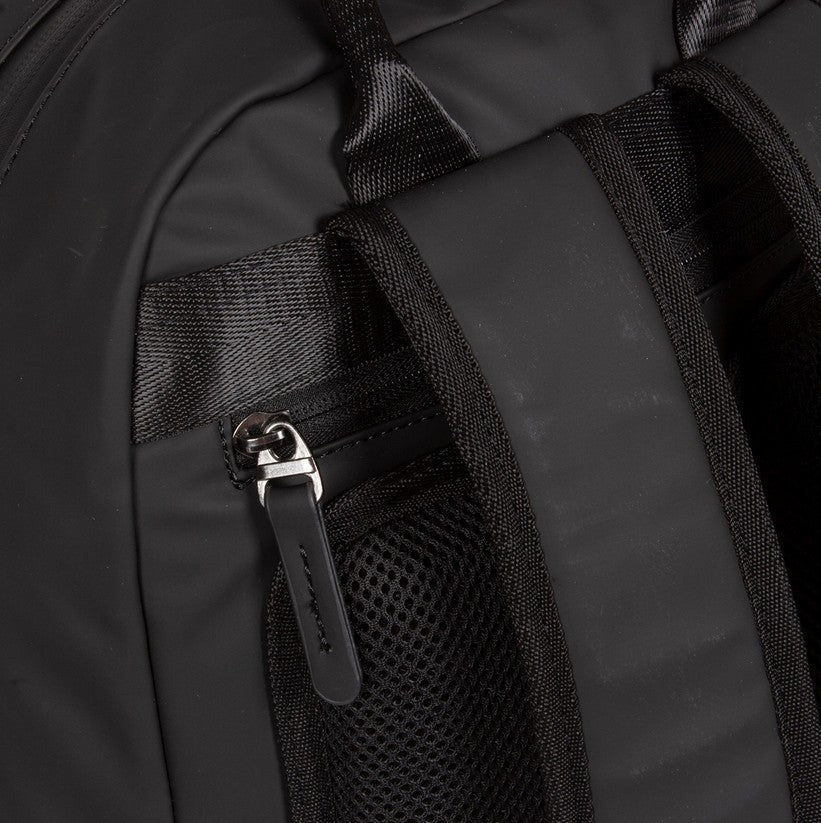 Laptoprucksack 9L in Schwarz mit verschweißten Reißverschlüssen