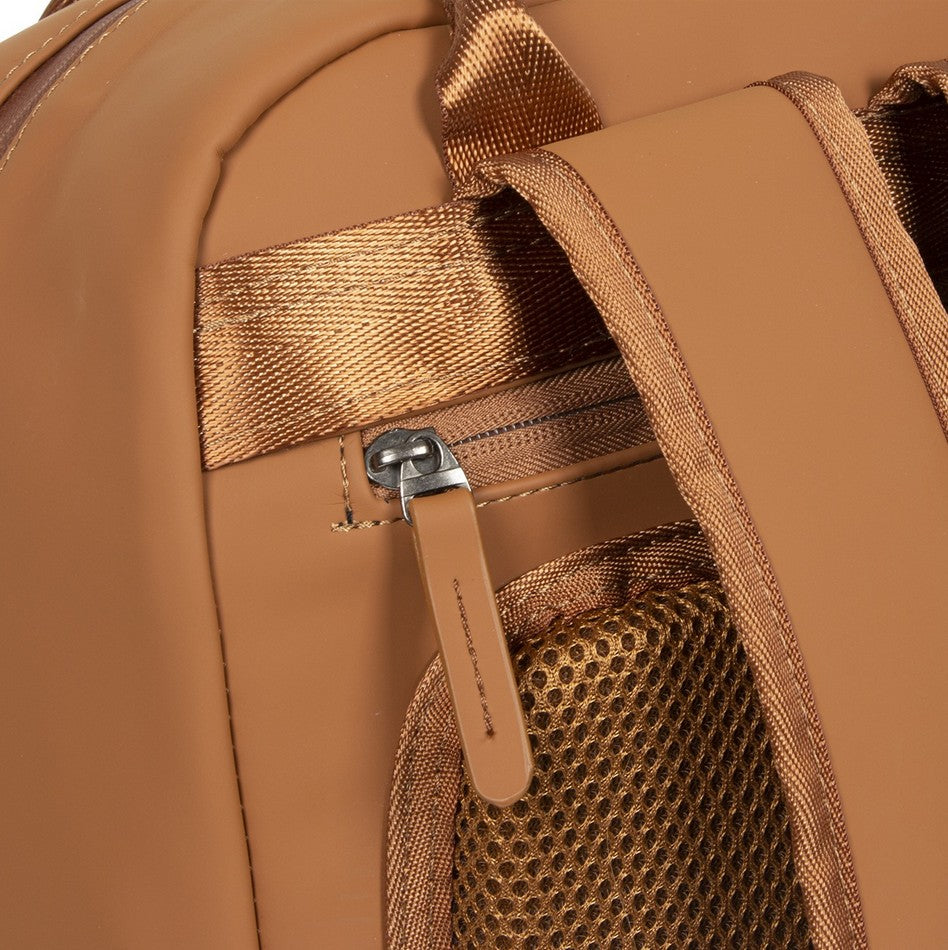 Laptoprucksack 9L in Cognac mit verschweißten Reißverschlüssen
