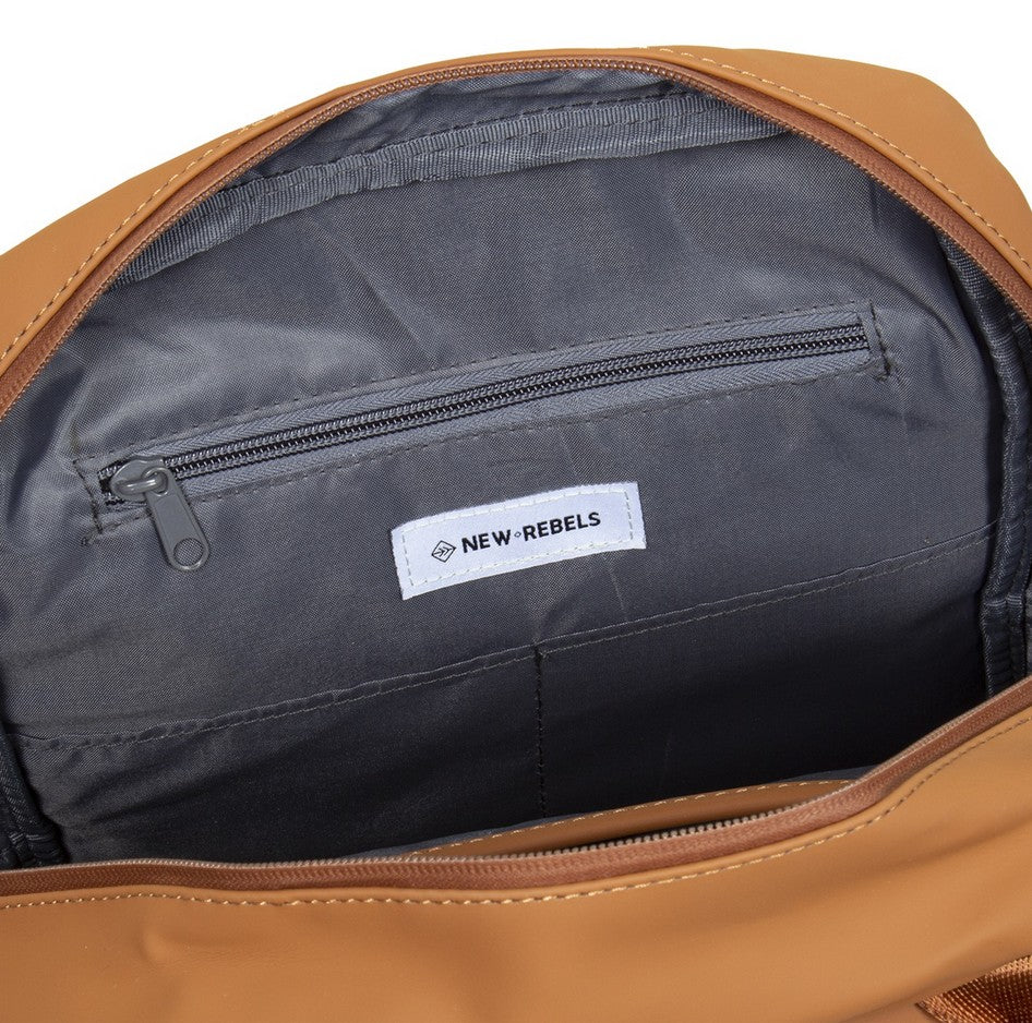 Laptoprucksack 9L in Cognac mit verschweißten Reißverschlüssen