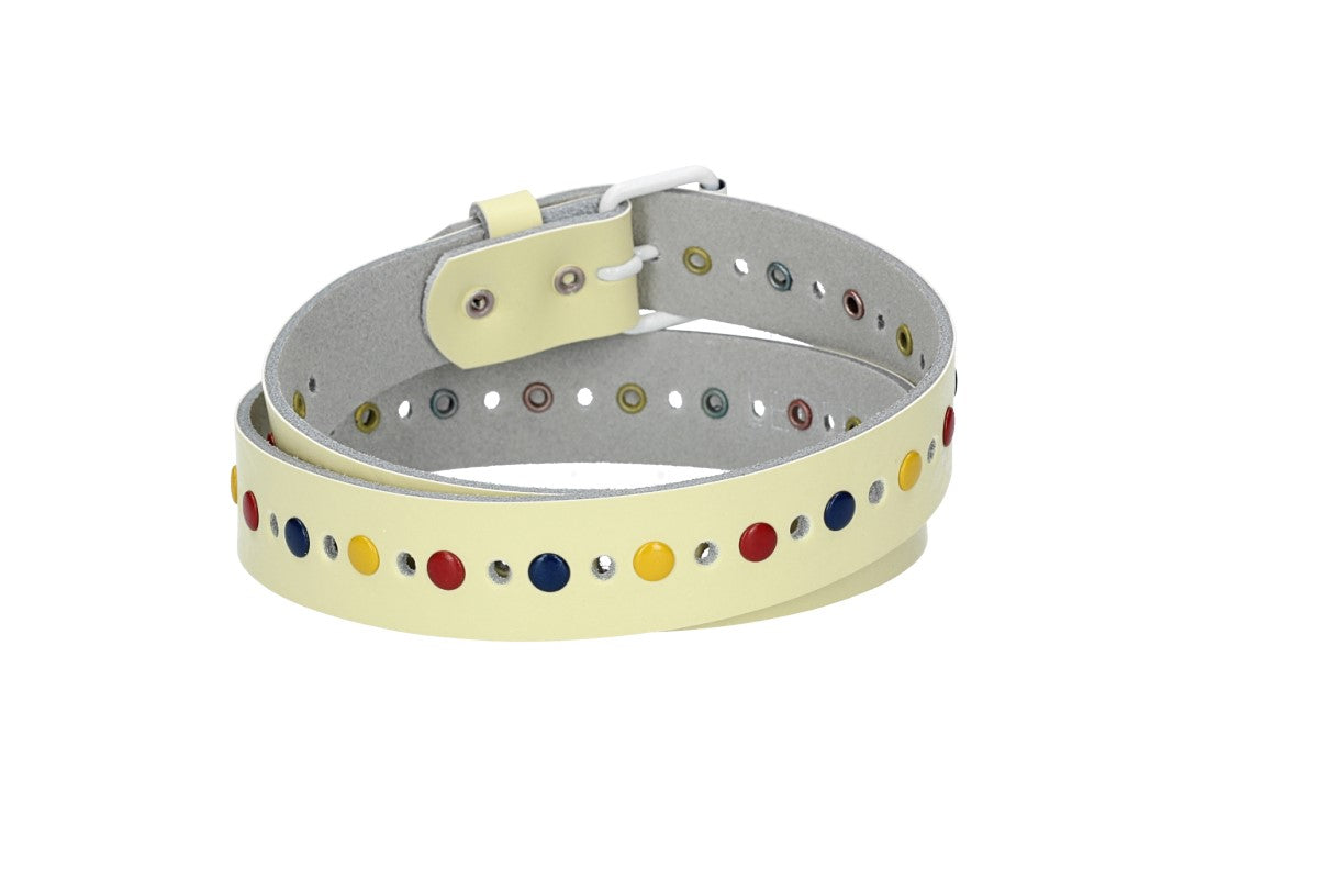 Ledergürtel Kids 25mm in Hellgelb mit durchgehender Lochung, bunten Nieten und weißer Rollschließe - leder-accessoires.com