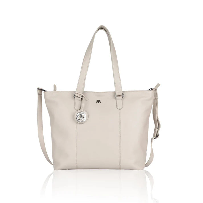 Weißer Ledershopper im Querformat mit Reißverschluss und Schulterriemen