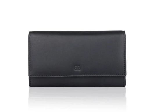 Schwarze Damenbörse aus hochwertigem Vollrindleder im Querformat 17x10 cm mit Überschlag und Druckknopf, mehreren Karten- und Geldscheinfächern sowie Reißverschlussfach auf der Rückseite.