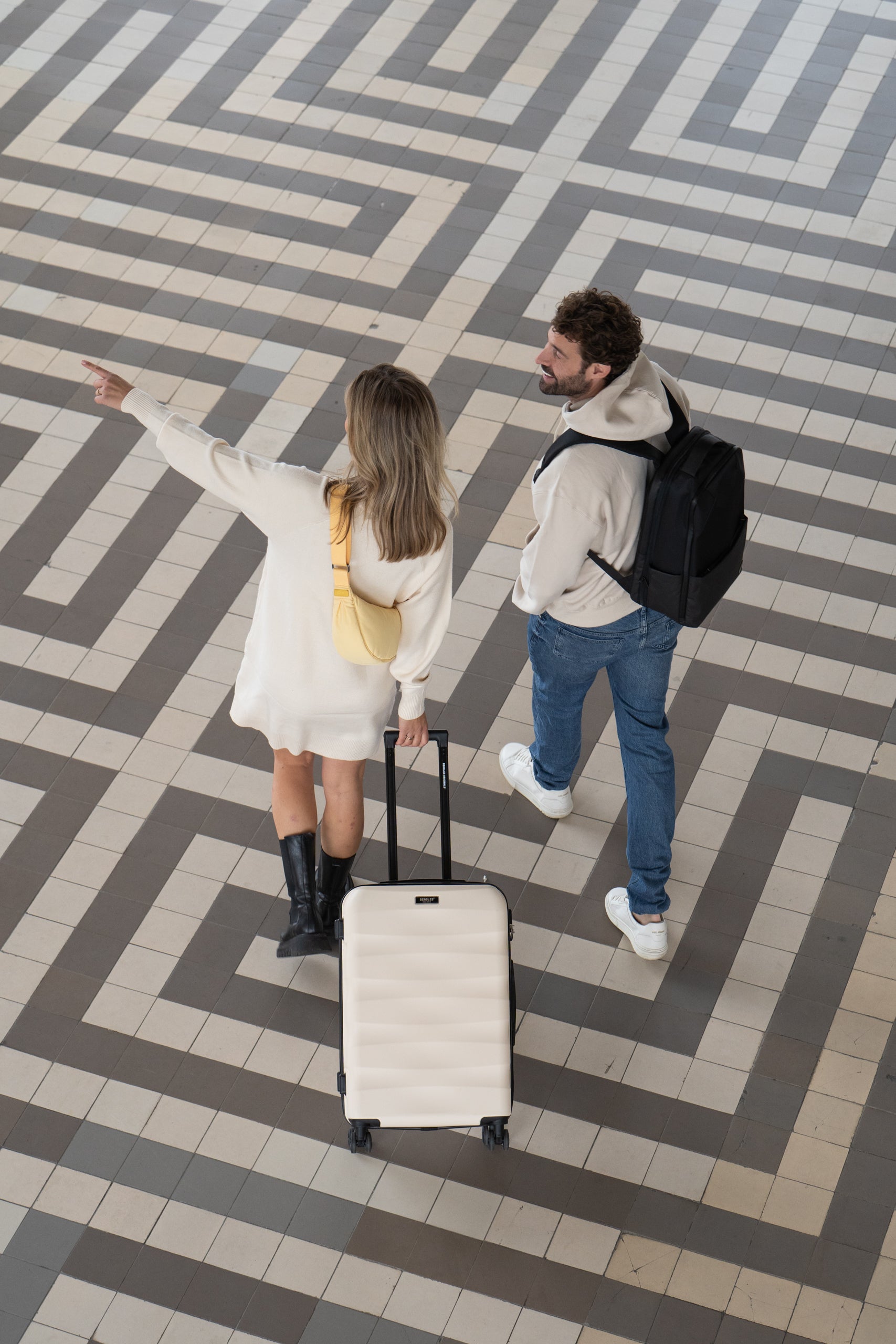 Hartschalen Kofferset in Beige 3-teilig aus ABS mit Rollen - leder-accessoires.com