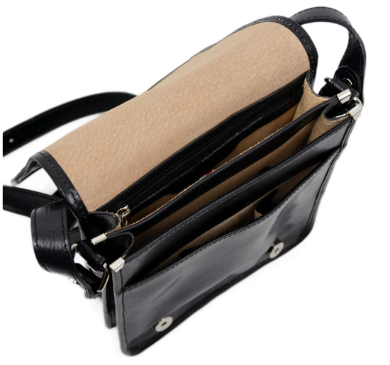 Umhängetasche|Messenger Bag 22 x 26cm in Schwarz aus Leder - leder-accessoires.com