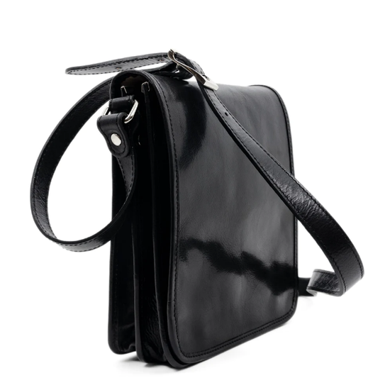 Umhängetasche|Messenger Bag 22 x 26cm in Schwarz aus Leder - leder-accessoires.com