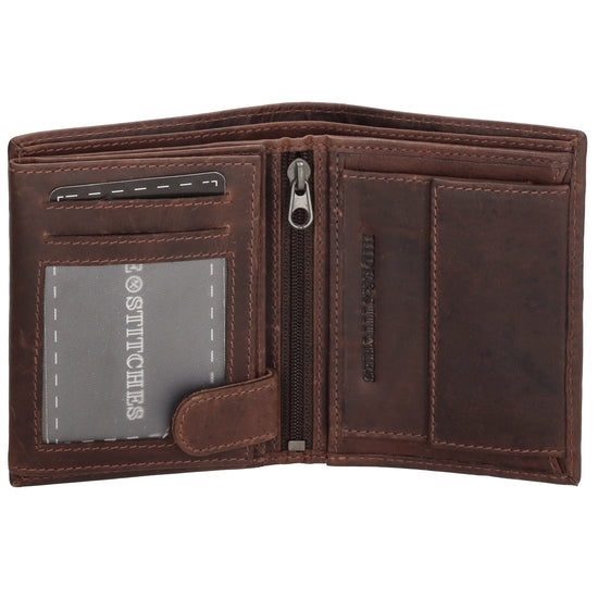Geldbörse Hochformat 8 x 10,5cm in Braun aus Leder mit Riegel innen - leder-accessoires.com
