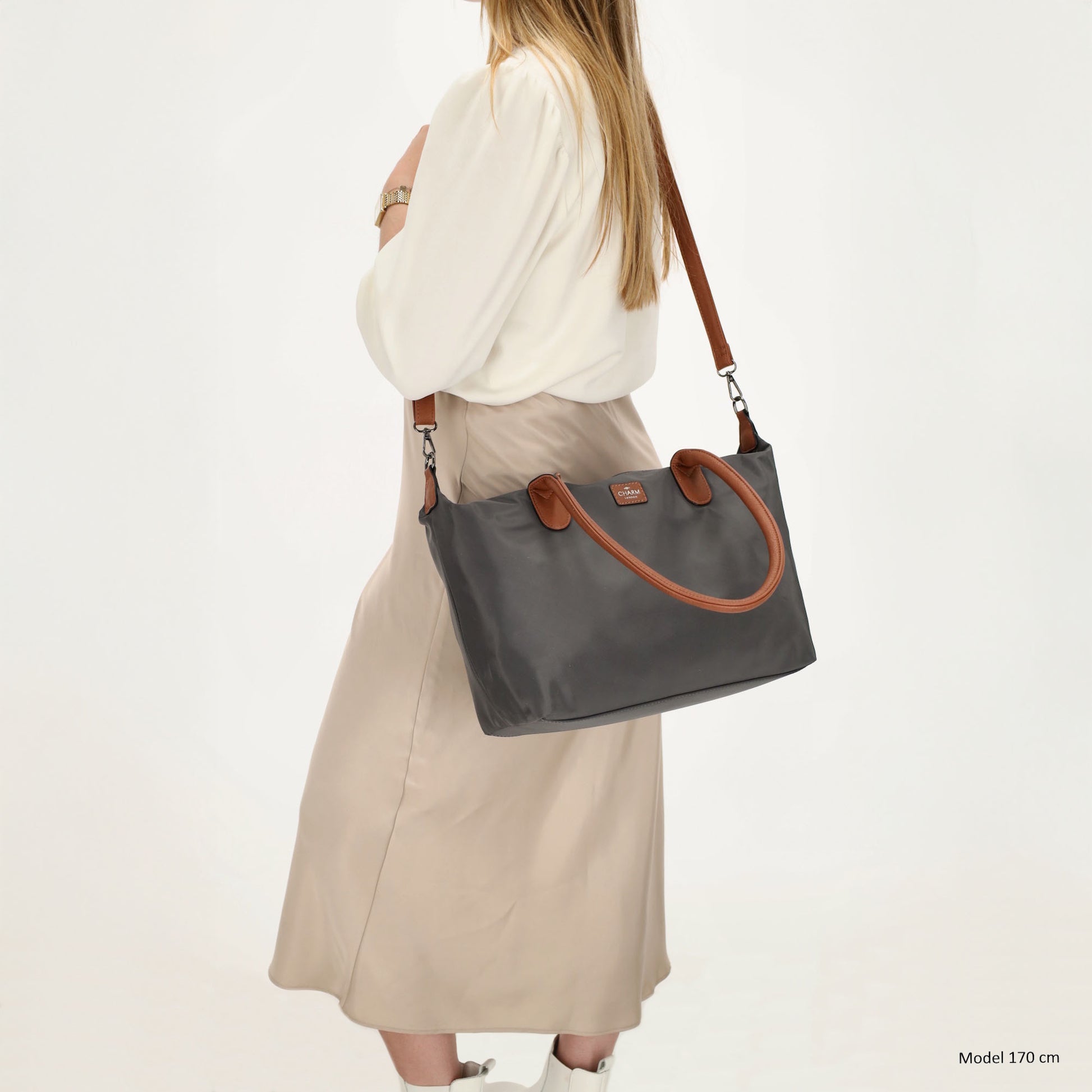 Schultertasche 42x25cm in Dunkelgrau aus Nylon - leder-accessoires.com