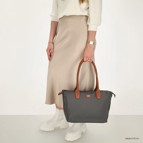 Schultertasche 42x25cm in Dunkelgrau aus Nylon - leder-accessoires.com