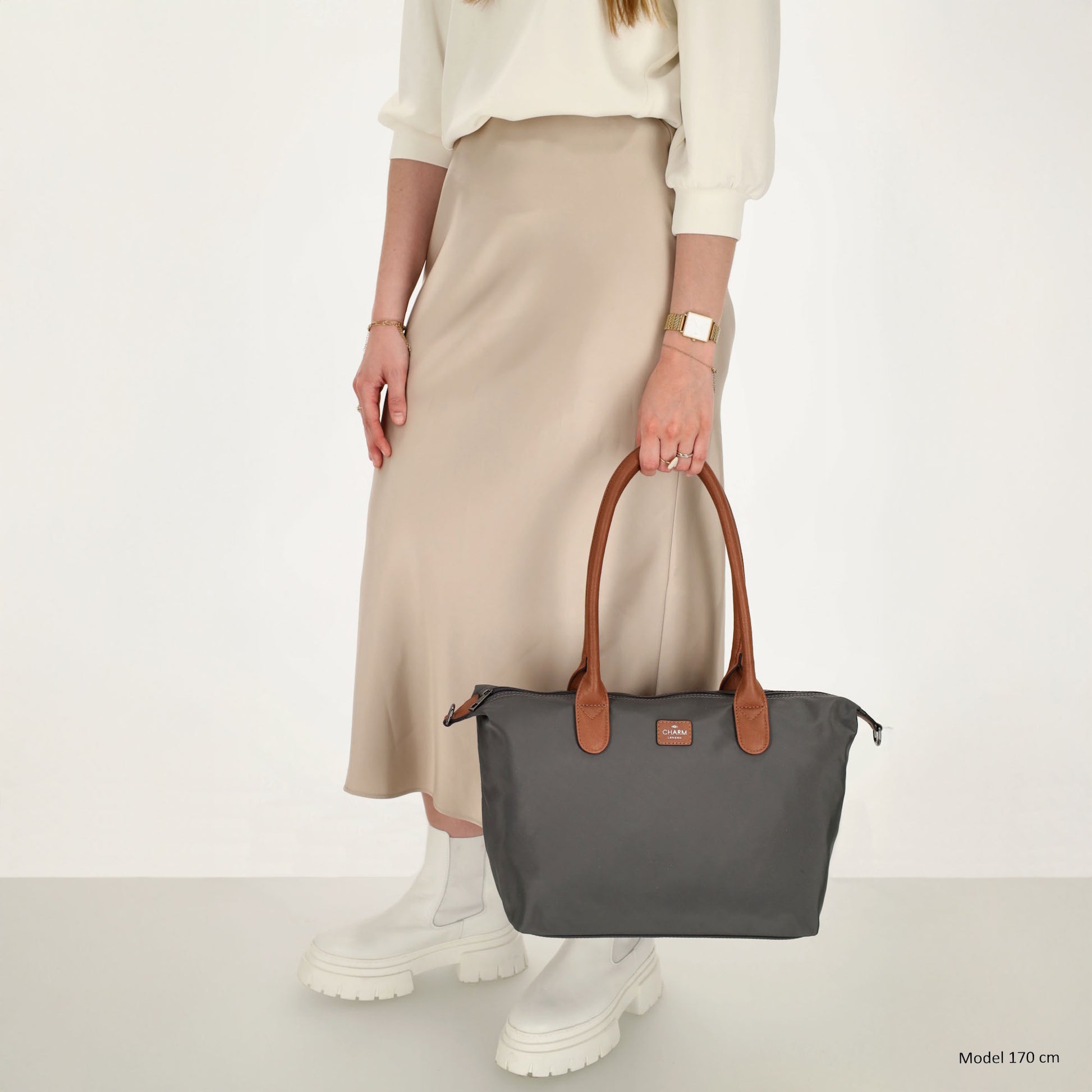 Schultertasche 42x25cm in Dunkelgrau aus Nylon - leder-accessoires.com