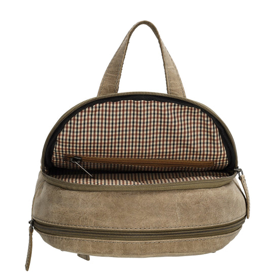 Lederrucksack 20,5 x 28,5cm in Sand mit Reißverschluss und Vortasche - leder-accessoires.com