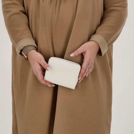 Damenbörse 12x9cm im Querformat in Weiß mit Druckknopf - leder-accessoires.com