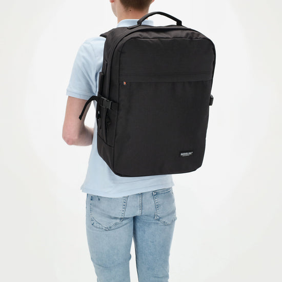 Rucksack-|Reisetaschenfunktion 36 x 50cm in Schwarz mit Reißverschluss - leder-accessoires.com
