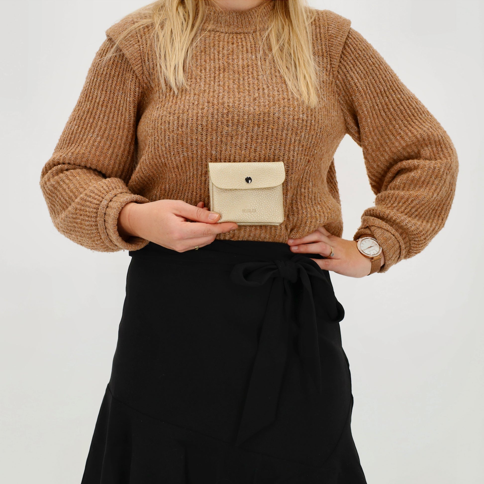 Geldbörse 10x9cm in Gold mit Überschlag in weichem Leder - leder-accessoires.com