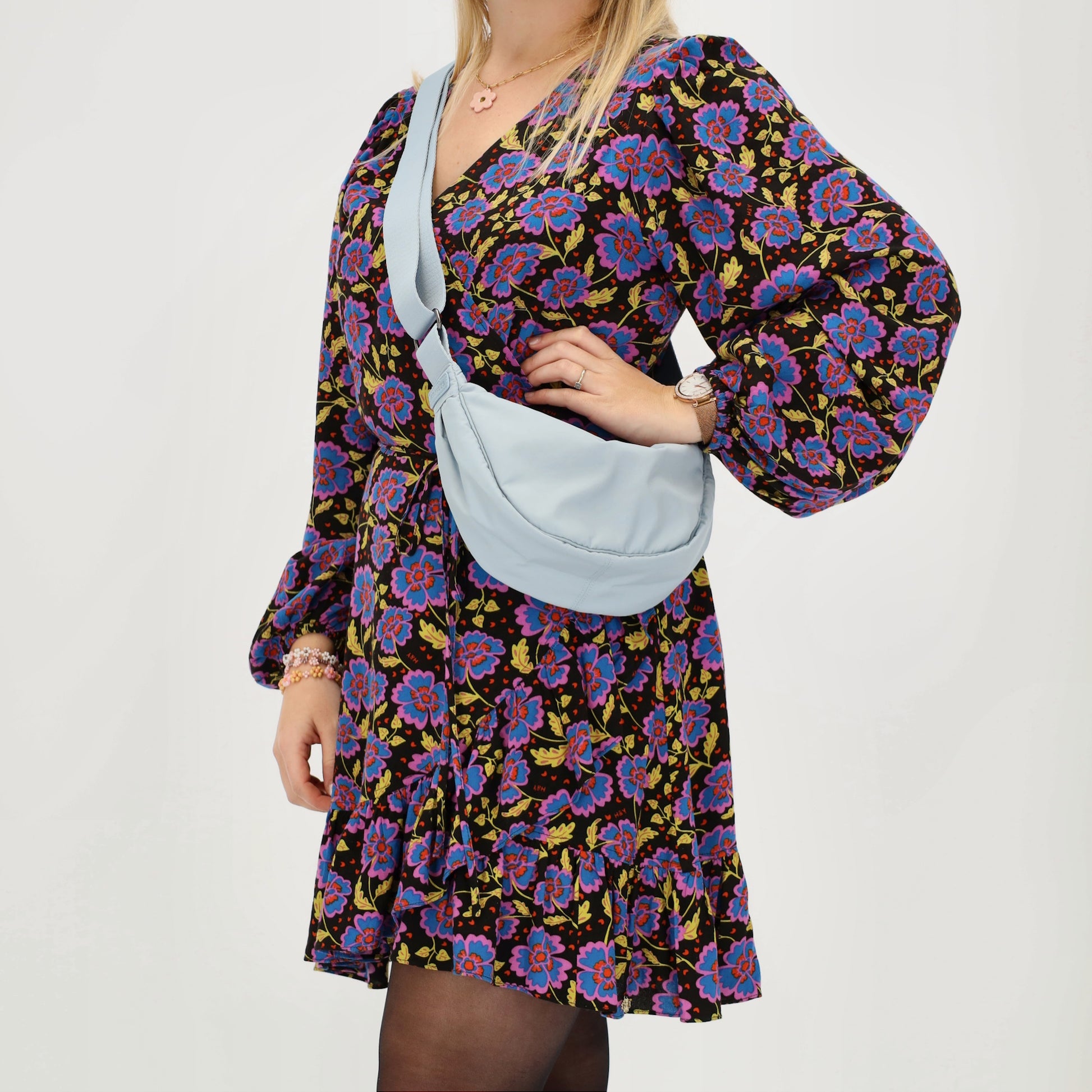 Hellblaue Bodybag 39x18 cm – Wattierte Tasche - leder-accessoires.com