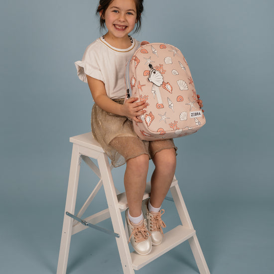 Kinderrucksack 25x35cm mit Muschel-Muster in Creme - leder-accessoires.com