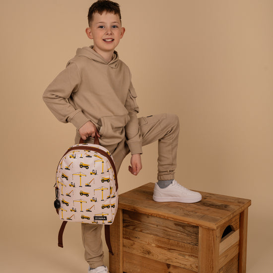 Kinderrucksack 25x35cm mit Baustellen-Muster in Beige - leder-accessoires.com