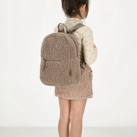 Teddyrucksack 25x32cm in Taupe mit Reißverschluss - leder-accessoires.com