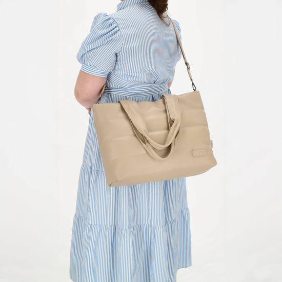 Shopper gesteppt 48x30cm in Beige aus Kunstleder - leder-accessoires.com