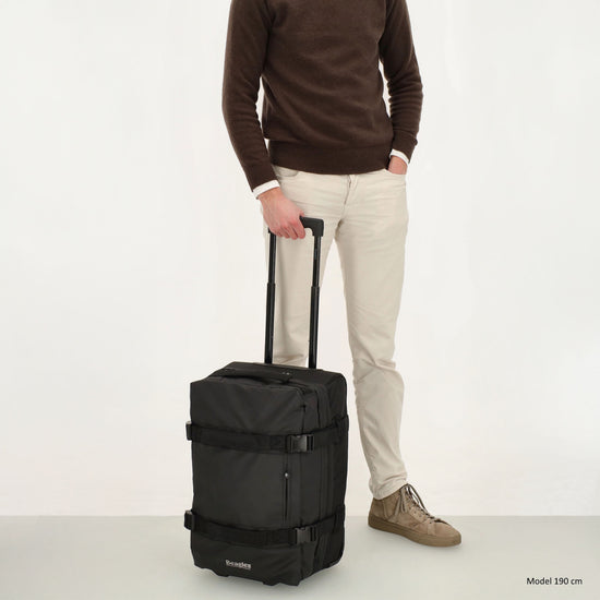 Reisetrolley | Handgepäck 52cm 2-Rad in Schwarz aus wasserabweisendem Nylon - leder-accessoires.com