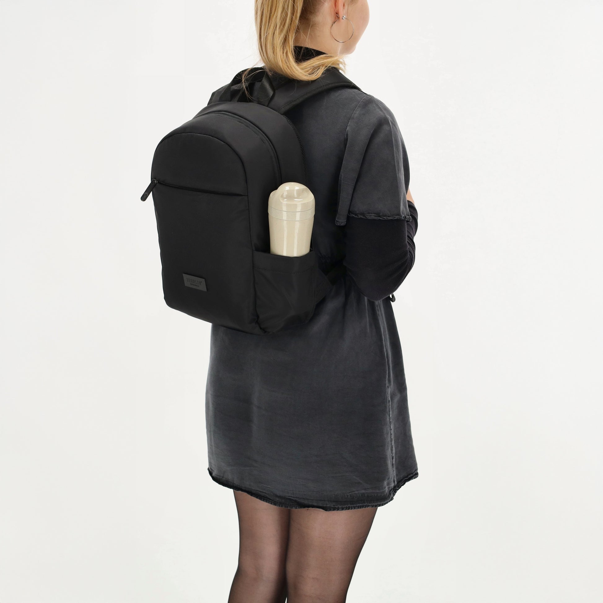 reiserucksack schwarz City-Rucksack Schwarz 13,3" Laptopfach & Trolley-Funktion