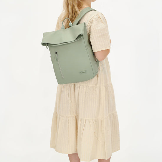 Cityrucksack 36x28cm in Mint mit Umschlag und Reißverschluss - leder-accessoires.com