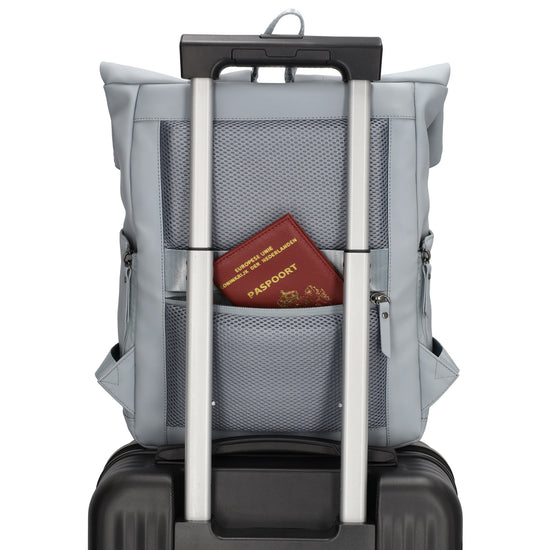 Cityrucksack 36x28cm in Hellblau mit Umschlag und Reißverschluss - leder-accessoires.com