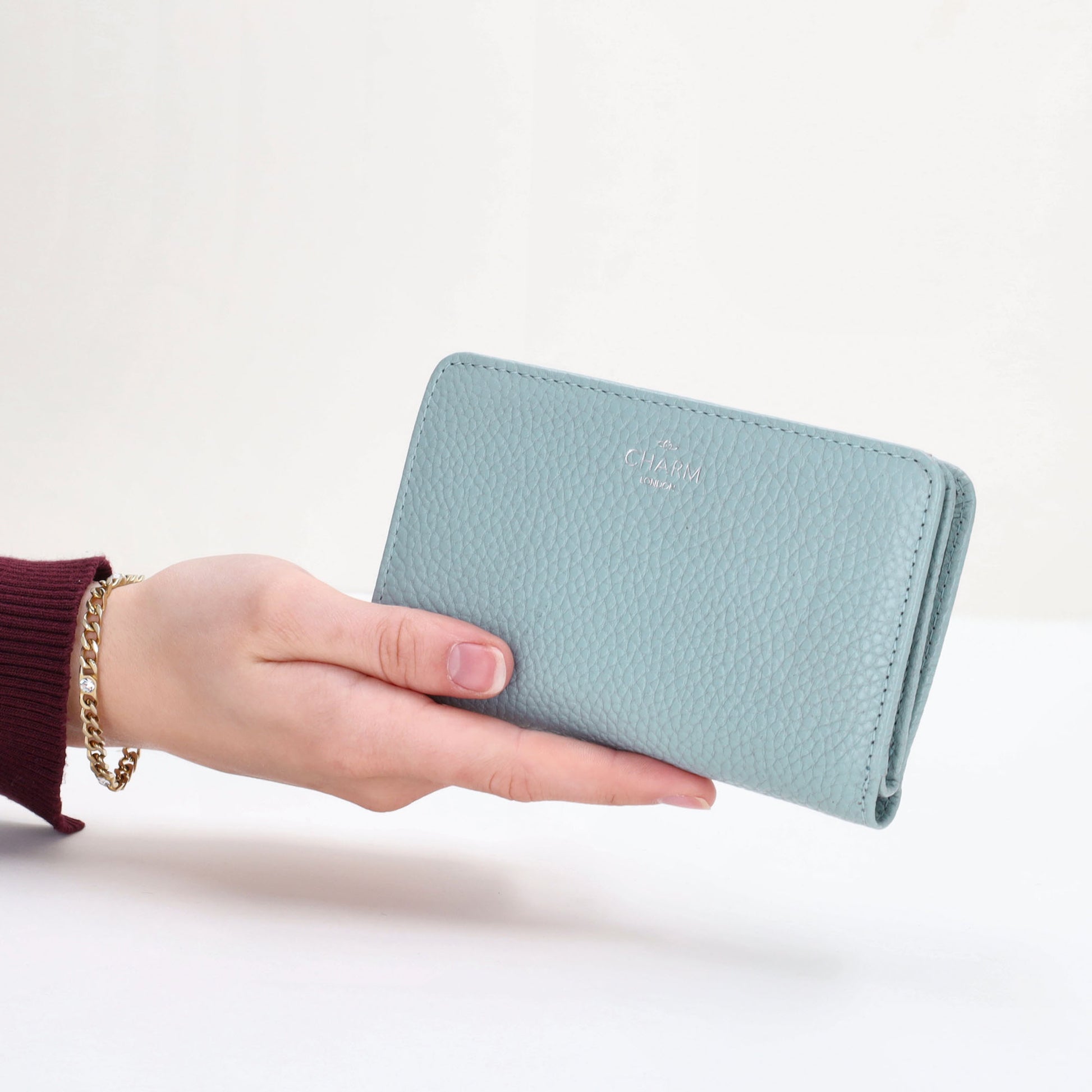Lederbörse 14x9cm im Querformat in Hellblau mit separatem Münzfach - leder-accessoires.com