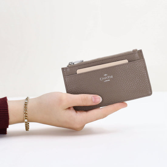 Karten-| Schlüsseletui 13,5x7,5cm in Taupe mit Reißverschluss - leder-accessoires.com