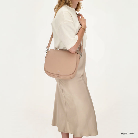 Satteltasche 25 x 22,5cm in Altrosa mit Überschlag und Reißverschluss - leder-accessoires.com