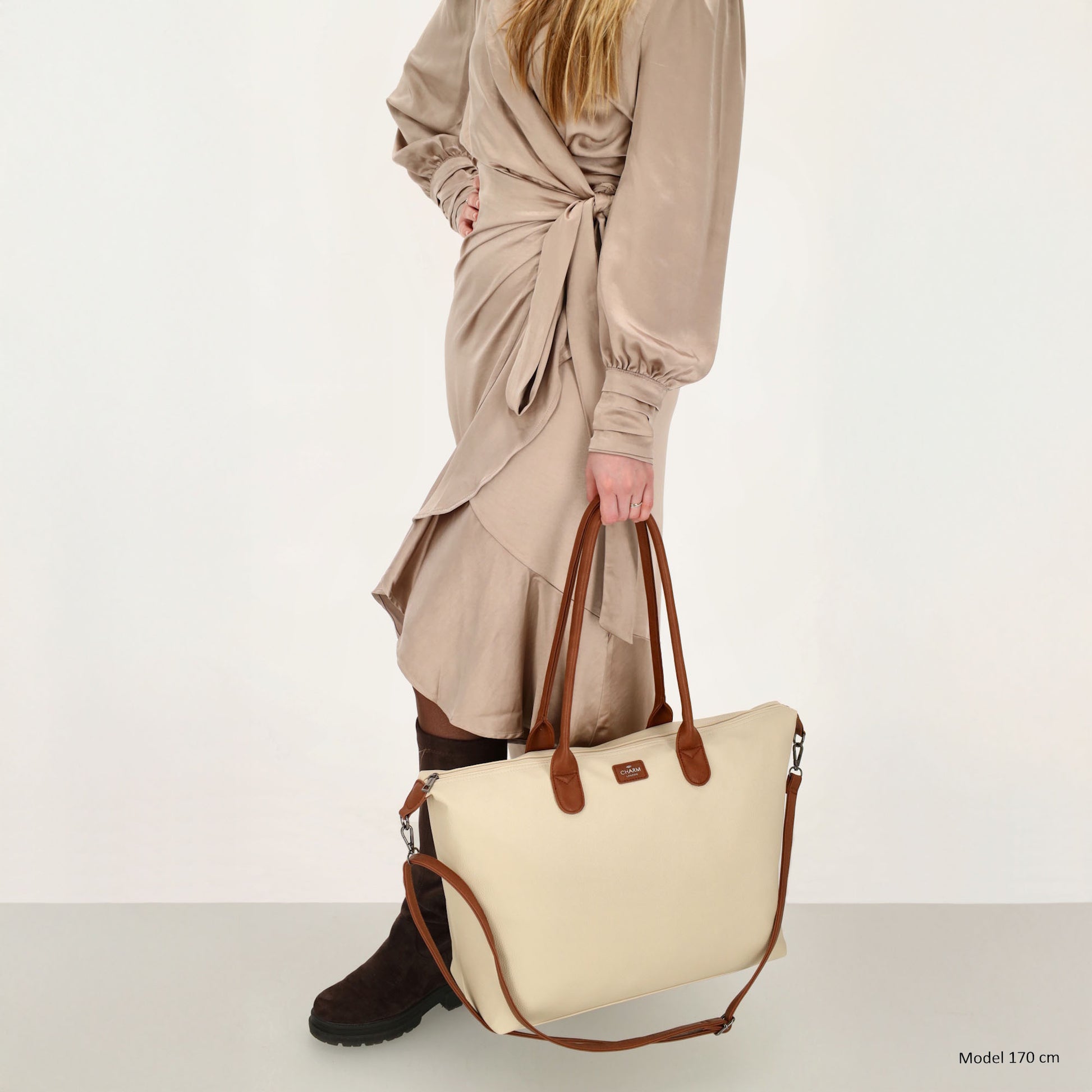 Beiger Shopper 51x33cm mit Laptopfach 15,6 Zoll - leder-accessoires.com