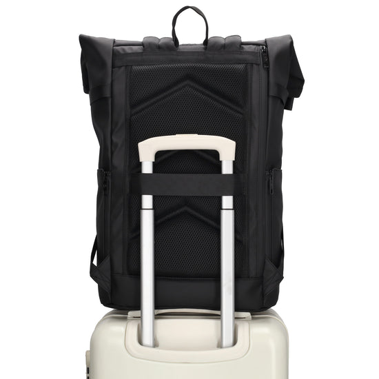 Rolltop-Rucksack 48x28cm in Schwarz mit Umschlag und Reißverschluss - leder-accessoires.com