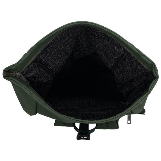 Rolltop-Rucksack 48x28cm in Dunkelgrün mit Umschlag und Reißverschluss - leder-accessoires.com