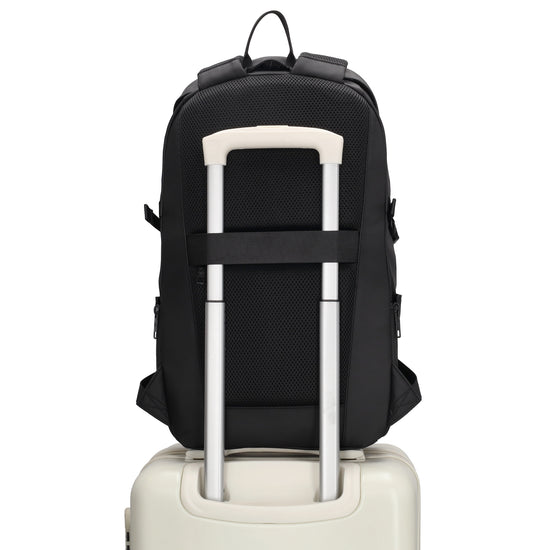 Rucksack 47x30cm in Schwarz mit Brustgurt und Aufsteckfunktion - leder-accessoires.com