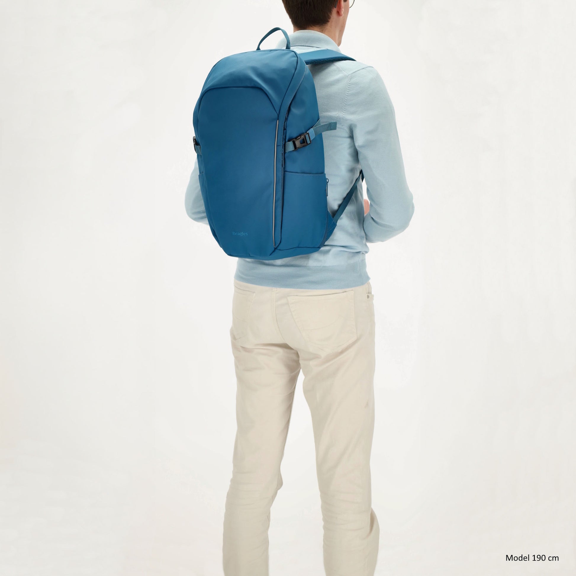 Rucksack 47x30cm in Jeansblau mit Brustgurt und Aufsteckfunktion - leder-accessoires.com