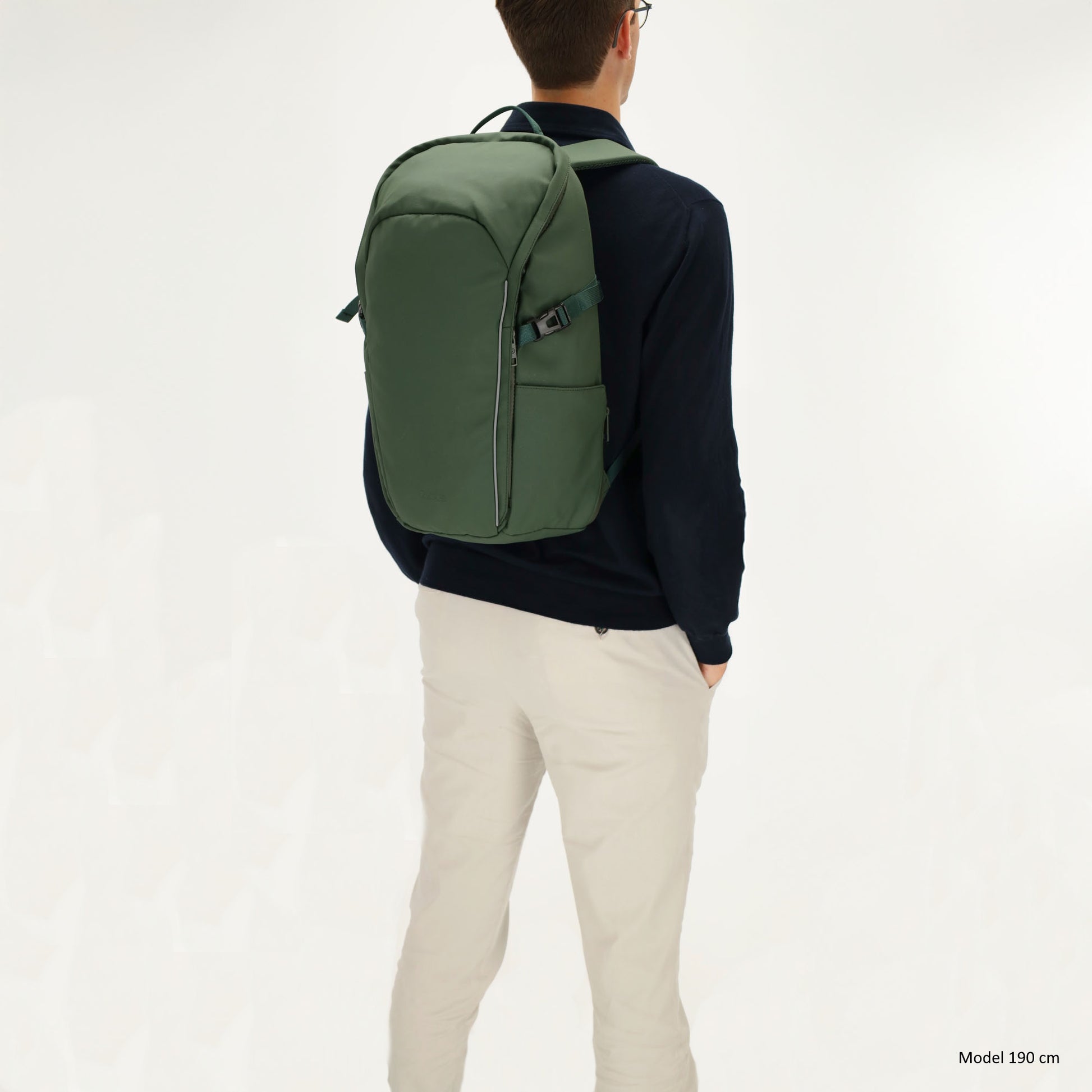Rucksack 47x30cm in Dunkelgrün mit Brustgurt und Aufsteckfunktion - leder-accessoires.com