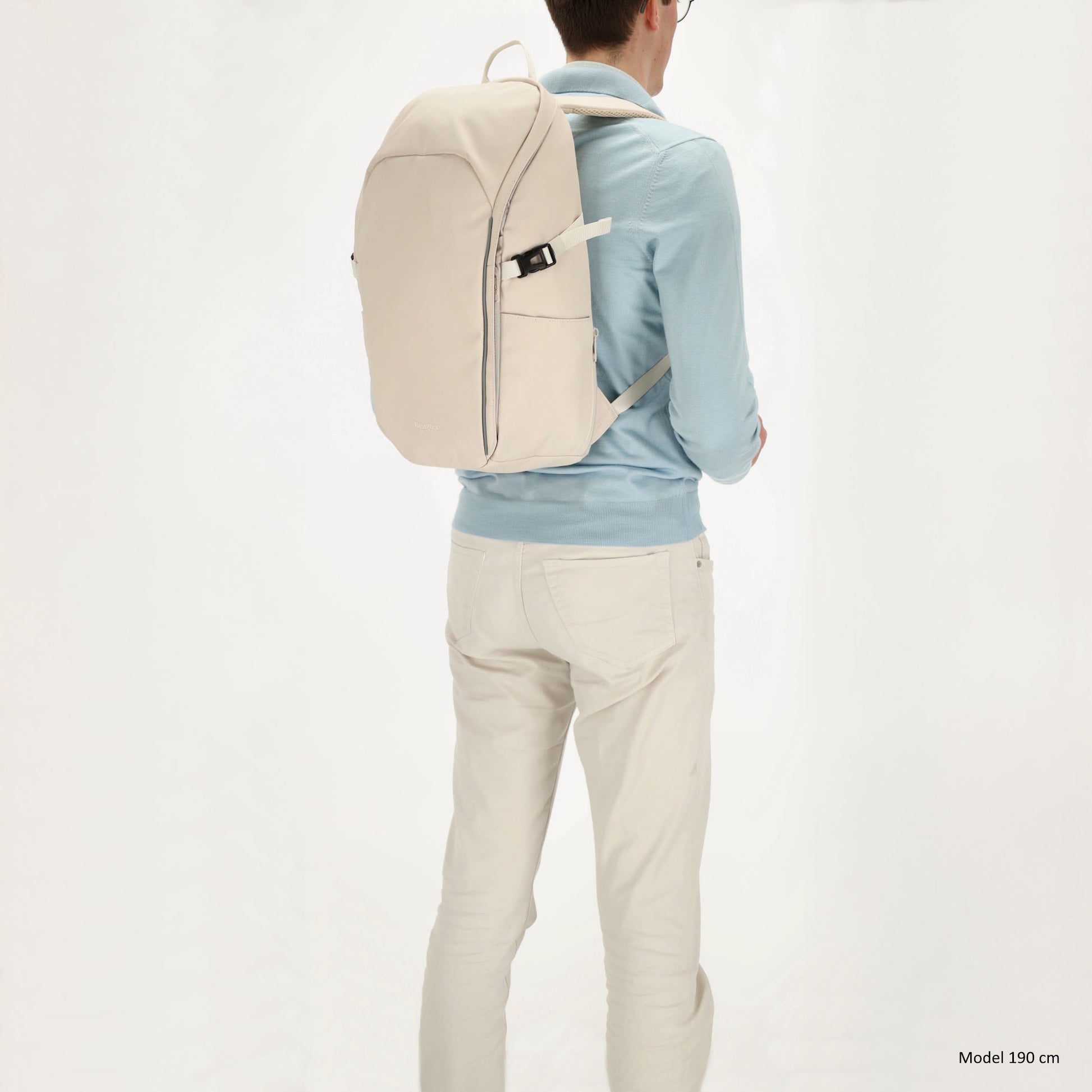 Rucksack 47x30cm in Creme mit Brustgurt und Aufsteckfunktion - leder-accessoires.com