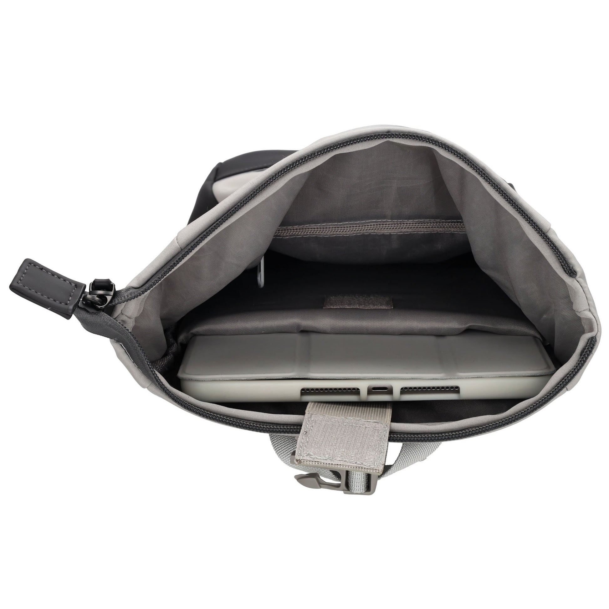 Rucksack 38x29cm in Grau mit Überschlag und Reißverschluss - leder-accessoires.com