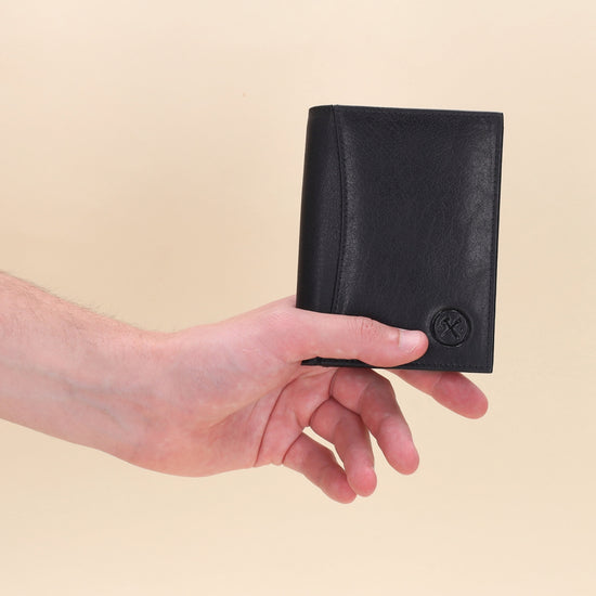 Geldbörse Hochformat 9x12cm in Schwarz aus Leder - leder-accessoires.com