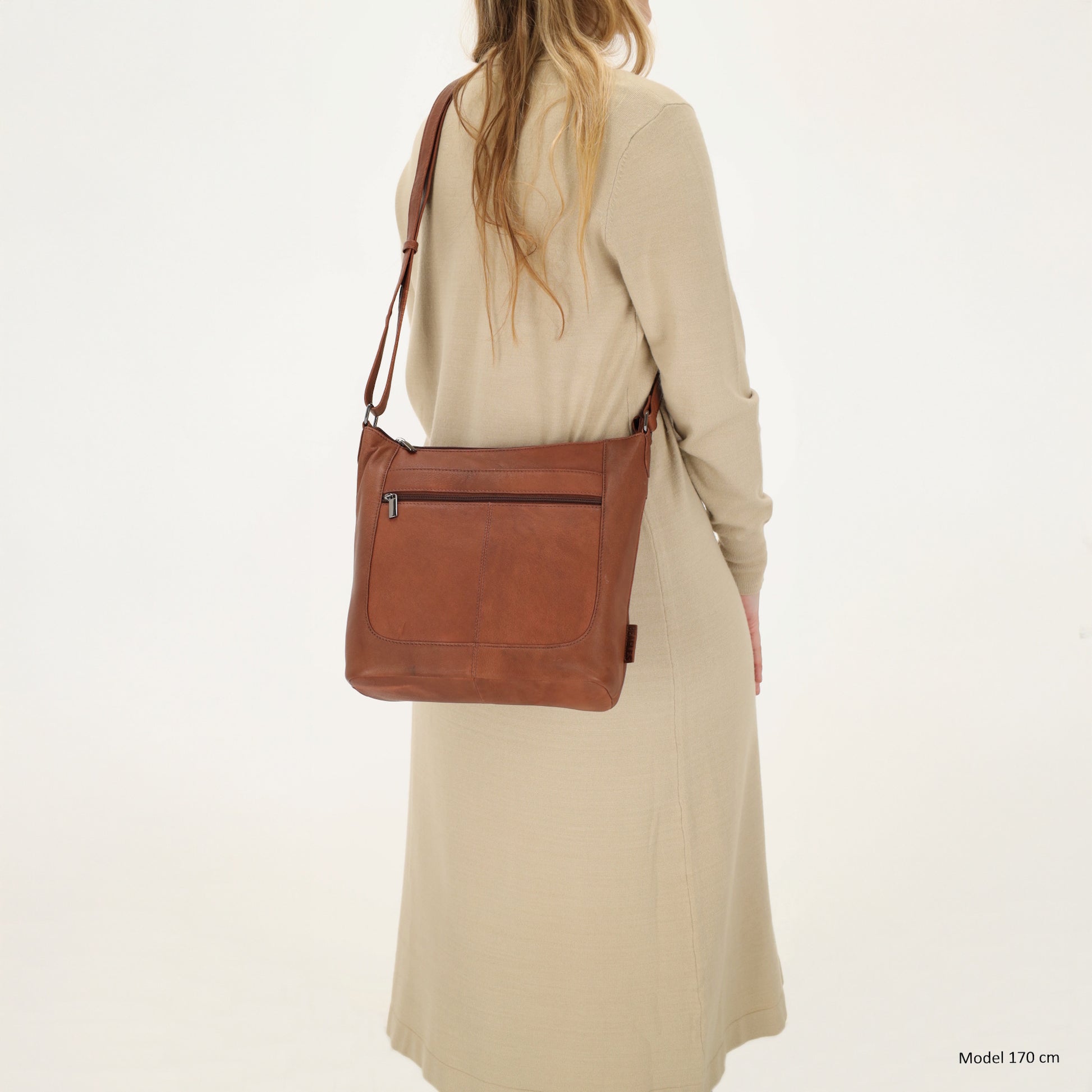 Schultertasche 28x32cm in Cognac mit Reißverschluss - leder-accessoires.com