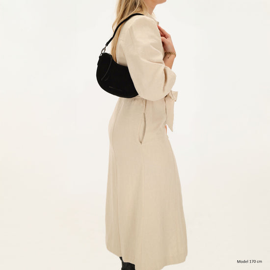 Schwarze Wildleder Halbmond Bag 22x16cm minimal Chic - leder-accessoires.com