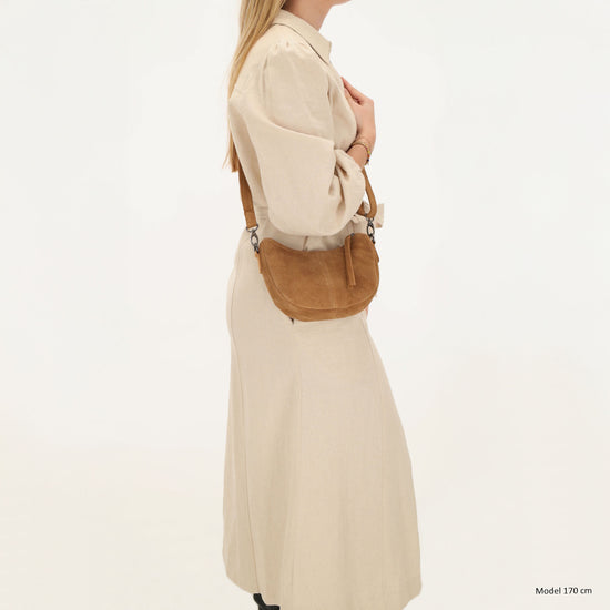 Wildleder Halbmond Tasche 22x16cm Cognac Crossbody - leder-accessoires.com