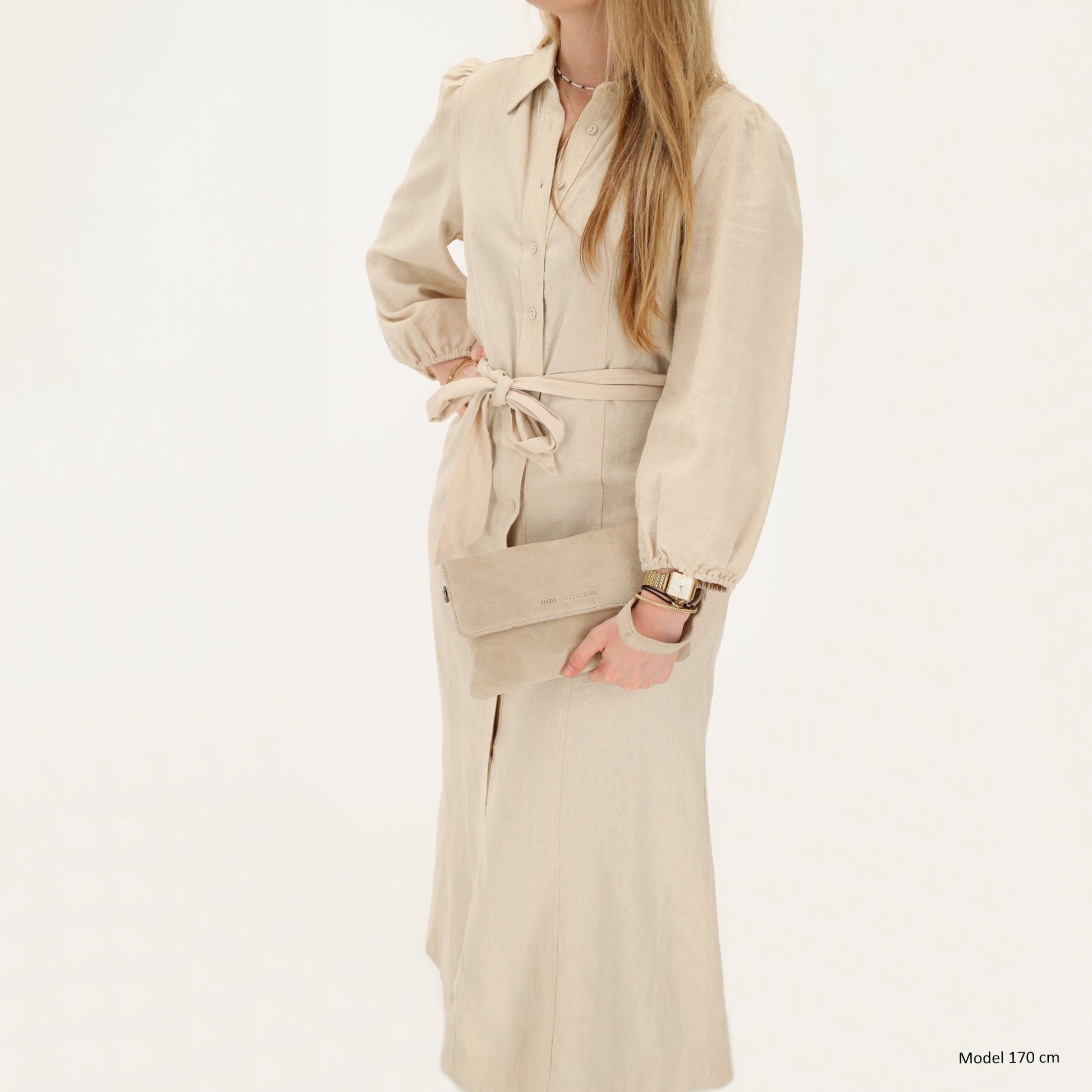 Umhängetasche 24,5x16cm Creme aus Wildleder - leder-accessoires.com