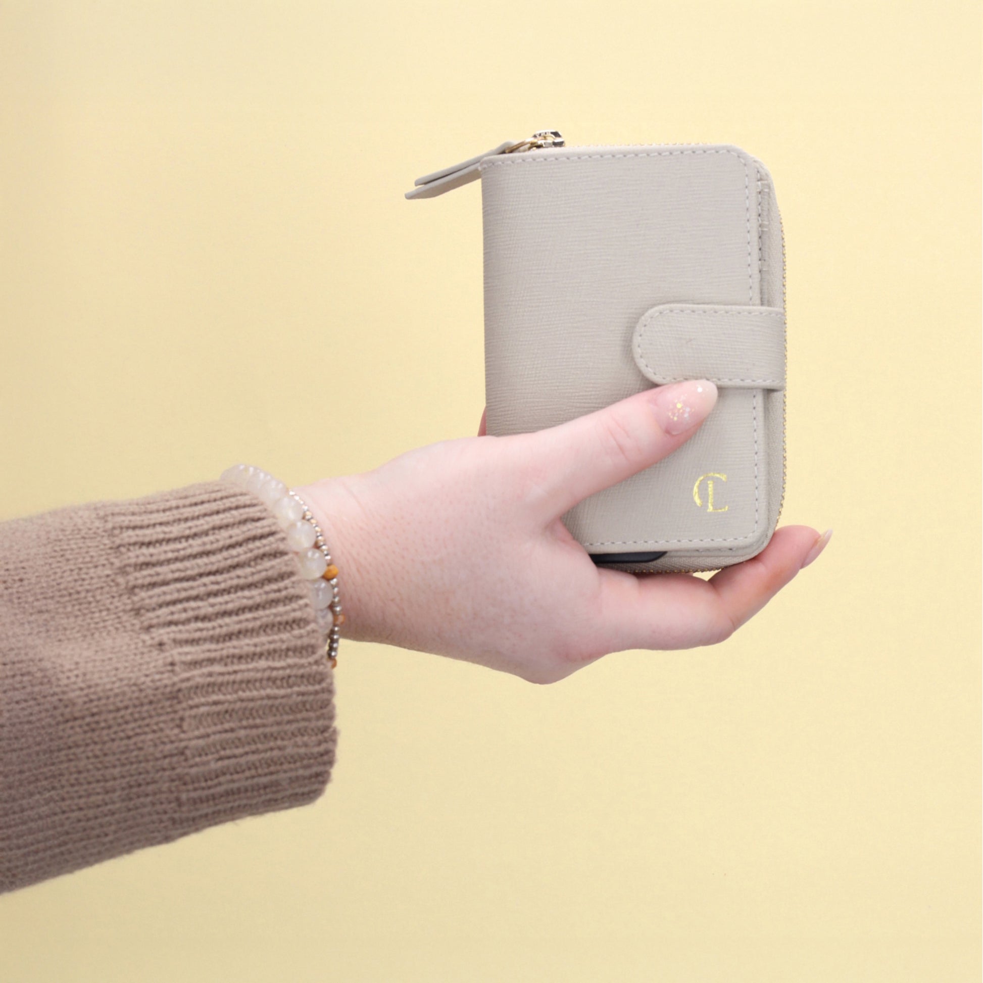 Beige Slim Wallet 11x8cm mit RFID Schutz & Münzfach - leder-accessoires.com