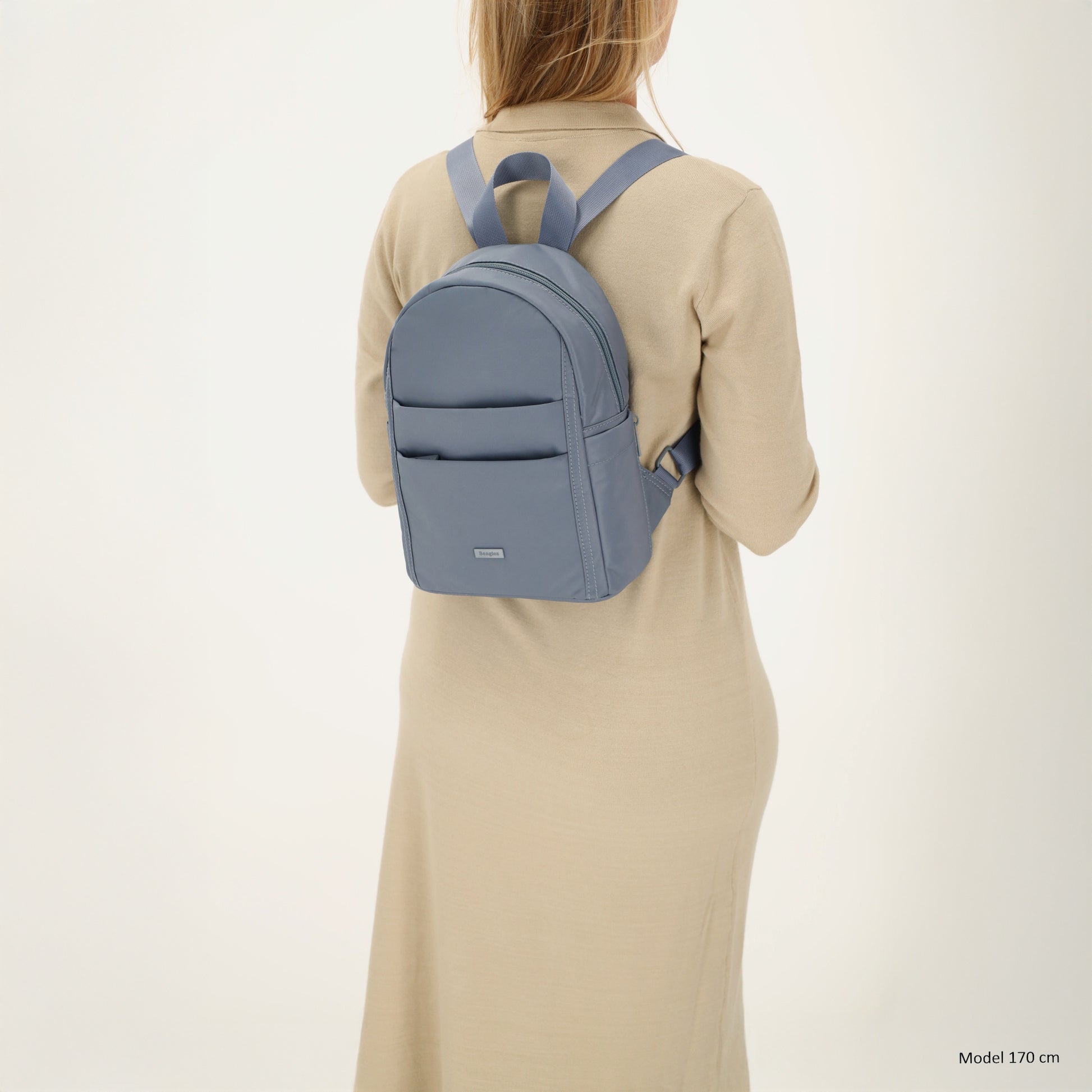 Cityrucksack 29x23cm in Jeansblau mit Reißverschluss - leder-accessoires.com